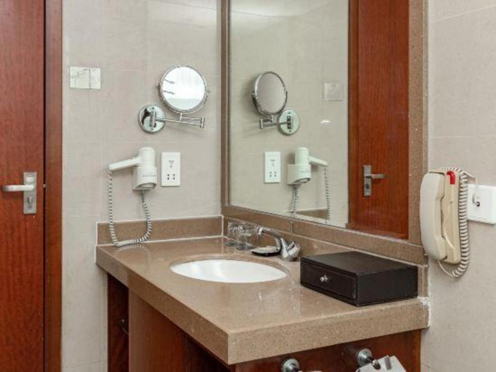 Qingdao Blue Horizon Hotel Licang Exterior photo