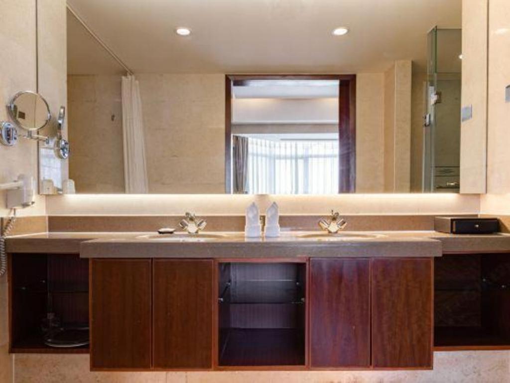 Qingdao Blue Horizon Hotel Licang Exterior photo